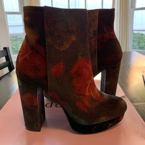 Steve Madden Gigg Floral Boot
